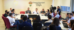 Os vereadores debateram com os representantes dos servidores municipais e do Executivo 