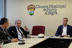 Reunião de instalação de Comissão Especial do IPTU. Na foto, da esquerda para à direita, o vereador Cássio Trogildo, Adeli Sell e Mauro Pinheiro.