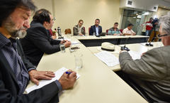 Relatório sobre a relação entre o Hospital Moinhos de Vento e o Hospital da RestingaProcuradora Eliane Pastoriz e representantes da comunidade e conselhos.
