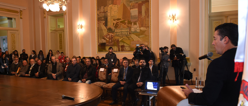 Presidente Valter participa da apresentação da nova Lei dos Taxis na Prefeitura de Porto Alegre.