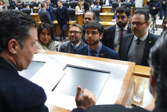 Vereadores Nádia, Mendes Ribeiro, Camozzato e Gomes conversam com o presidente Valter Nagelstein