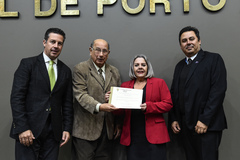 Pujol entregou diploma a Bernardete, da ACM