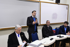 Comissão Especial do IPTU faz reunião extraordinária no Colégio Rosário. Na foto, secretário municipal da Fazenda, Leonardo Busatto, ao microfone