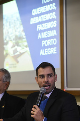 Comissão Especial do IPTU faz reunião extraordinária no Colégio Rosário. Na foto, secretário municipal da Fazenda, Leonardo Busatto, ao microfone