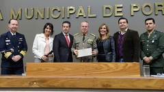 Rodrigues (c) recebeu homenagem em nome do TJM/RS