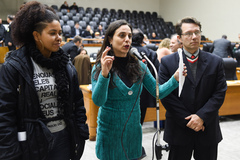 Karen Santos (e), Fernanda Melchionna e Professor Alex Fraga pertencem à bancada do PSOL