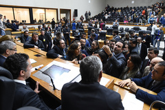 Sessão se inicia pela votação do veto parcial à Lei Geral dos Táxis