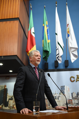 Sessão Solene de outorga da Comenda Porto do Sol à Associação Hospitalar Vila Nova. Na Foto: Prefeito de POA, José Fortunati.