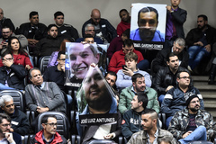 Movimentação de plenário. Motoristas de aplicativos nas galerias.