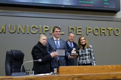 Na foto, os presidentes do Creci-RS, Ederon Amaro Soares da Silva, e do Sindicato dos Corretores de Imóveis do RS, Carlos Lammel, com os vereadores Marcio Bins Ely e Mônica Leal 