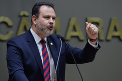 Movimentações de plenário. Na foto, na tribuna, o vereador Ricardo Gomes.