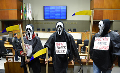 Votação do parecer sobre pedido de renovação de votação do Projeto de Previdência complementar dos Municipários. Na foto: manifestação de servidores no Plenário Otávio Rocha