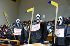 Votação do parecer sobre pedido de renovação de votação do Projeto de Previdência complementar dos Municipários. Na foto: manifestação de servidores no Plenário Otávio Rocha