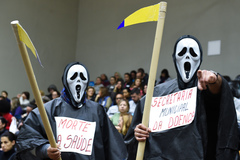 Votação do parecer sobre pedido de renovação de votação do Projeto de Previdência complementar dos Municipários. Na foto: manifestação de servidores no Plenário Otávio Rocha