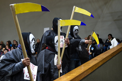 Votação do parecer sobre pedido de renovação de votação do Projeto de Previdência complementar dos Municipários. Na foto: manifestação de servidores no Plenário Otávio Rocha