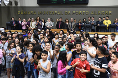 Alunos, professores e comunidade escolar lotaram o Plenário da Câmara