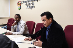 Vereadores Tarciso Flecha Negra (ao fundo) e Alvoni Medina, durante a reunião da Cece