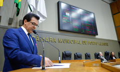 Alvoni Medina é autor do projeto que instituiu a lei de proteção ao idoso no município
