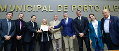Dirce Gomes recebeu diploma alusivo à data