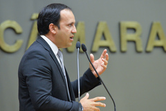 Movimentação de plenário. Na foto, o vereador Moisés Barboza.