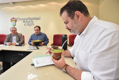 Reunião da Comissão de Constituição e Justiça. Na foto, os vereadores Adeli Sell, Dr. Thiago e Ricardo Gomes.