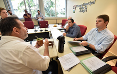 Reunião da Comissão de Constituição e Justiça. Na foto, os vereadores Adeli Sell, Dr. Thiago, Márcio Bins Ely e Ricardo Gomes.