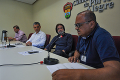 Santana (d), da SMS, disse que empresa tem problemas com documentação