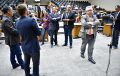 Movimentação de plenario. Vereador Moisés Barboza pede apreciação do projeto de Previdência Complementar.
