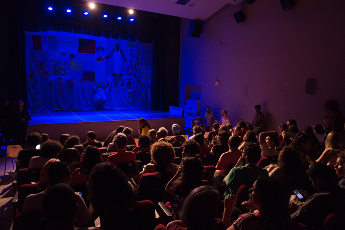 Espetáculo "Qual a Diferença entre o Charme e o Funk", do grupo Pretagô, na IV Mostra de Artes Cênicas e Música do Teatro Glênio Peres.