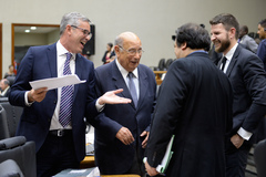 Movimentações de plenário. Na foto, os vereadores Mauro Pinheiro e Reginaldo Pujol.