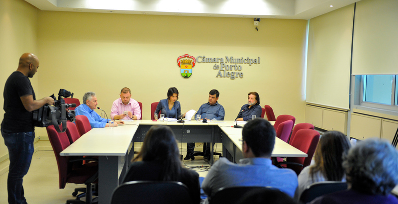 Reunião para debater Planos de Saúde.