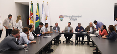 Reunião de lideranças decidiu pauta da sessão extraordinária desta quinta-feira