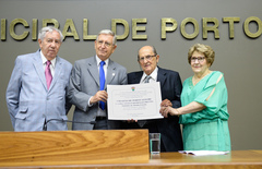 Nedel e Pretto exibem o título concedido pela Câmara