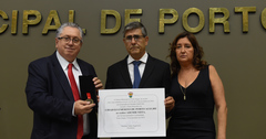 Ao lado da esposa, Ademir Niffa recebeu diploma entregue por Adeli Sell (e)