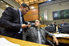 Movimentações de plenário. Secretário municipal da Fazenda, Leonardo Busatto
