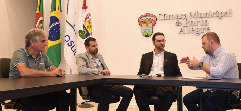 Reunião entre vereadores da COSMAM e Secretário Municipal da Saúde, Pablo Stürmer.