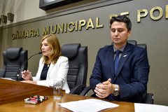 Vereadora Mônica Leal com Fernando Schunck no Plenário Otávio Rocha