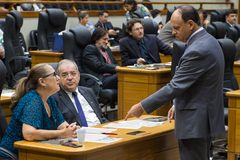 Movimentação de Plenário. Na foto: vereadores Lourdes Sprenger, Idenir Cecchim e João Bosco Vaz (d)
