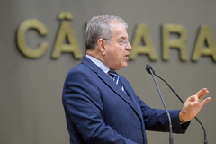 Movimentações no Plenário. Na foto, o vereador Idenir Cecchim.