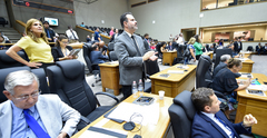 Movimentações de plenário.