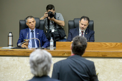 Movimentações de plenário.