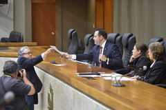 Movimentações de plenário. Na foto, os vereadores Ricardo Gomes e Adeli Sell.