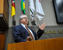 Movimentações de plenário. Na foto, o vereador Adeli Sell.