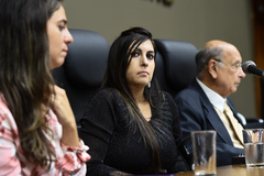 Bárbara (c) durante a sessão ordinária desta tarde na Câmara Municipal