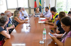 Presidente e vereadores receberam sindicalistas e deverão analisar pedido
