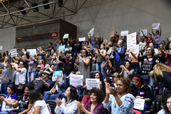 Servidores municipais nas galerias do Plenário Otávio Rocha (Foto Arquivo CMPA)
