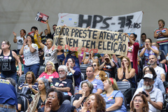 Movimentações de plenário. Manifestações nas galerias.