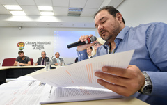 Reunião para debater o transporte público em Porto Alegre. Na foto, o representante do EPTC, Flávio Tumelero.