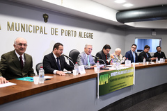 Vereador João Carlos Nedel (c) presidirá a Frente