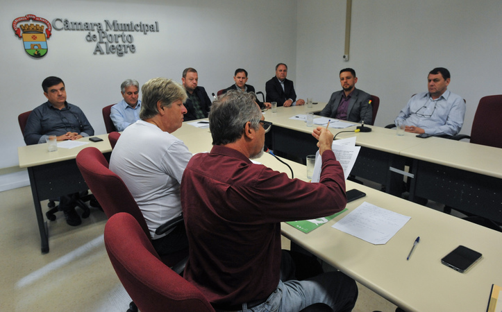 Reunião para discutir a situação de abandono do Vivieiro Municipal de Porto Alegre.